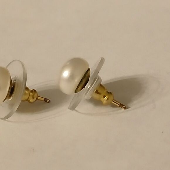 Women's White Bead Stud Minimalist Elegant Earrings - Picture 3 of 7